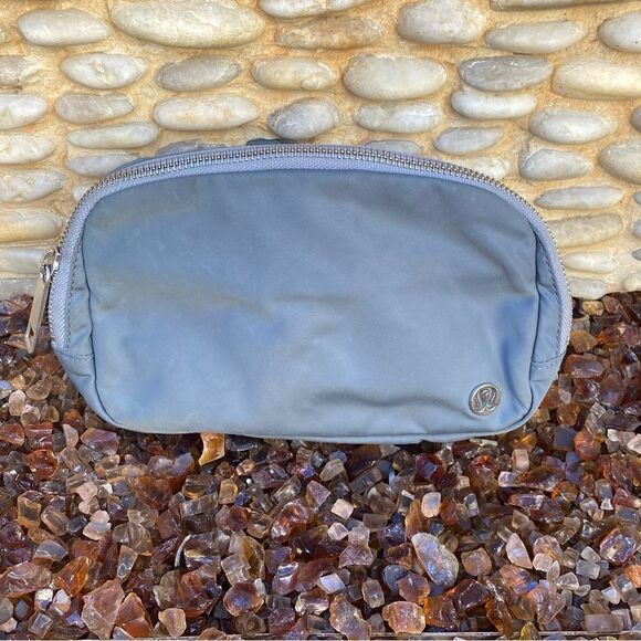 Lululemon Everywhere Belt Bag 1L in Chambray (Light Gray/Silver) W9CEYS EUC - Picture 6 of 12